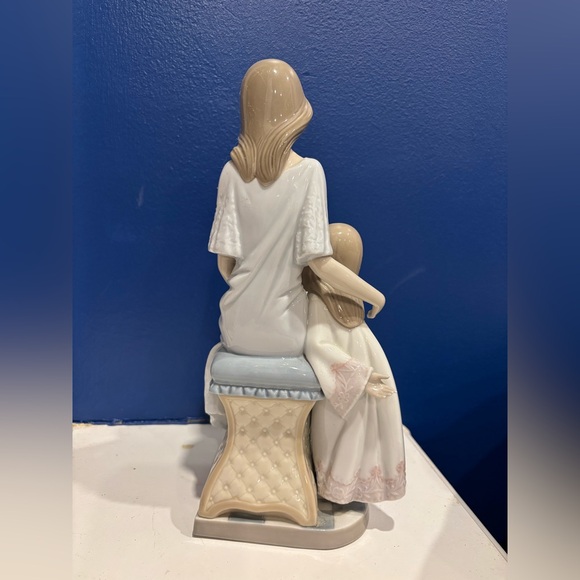 Lladro 5457 Bedtime Story, Retired, Woman Reading To Child, Mint Condition! - Picture 5 of 6